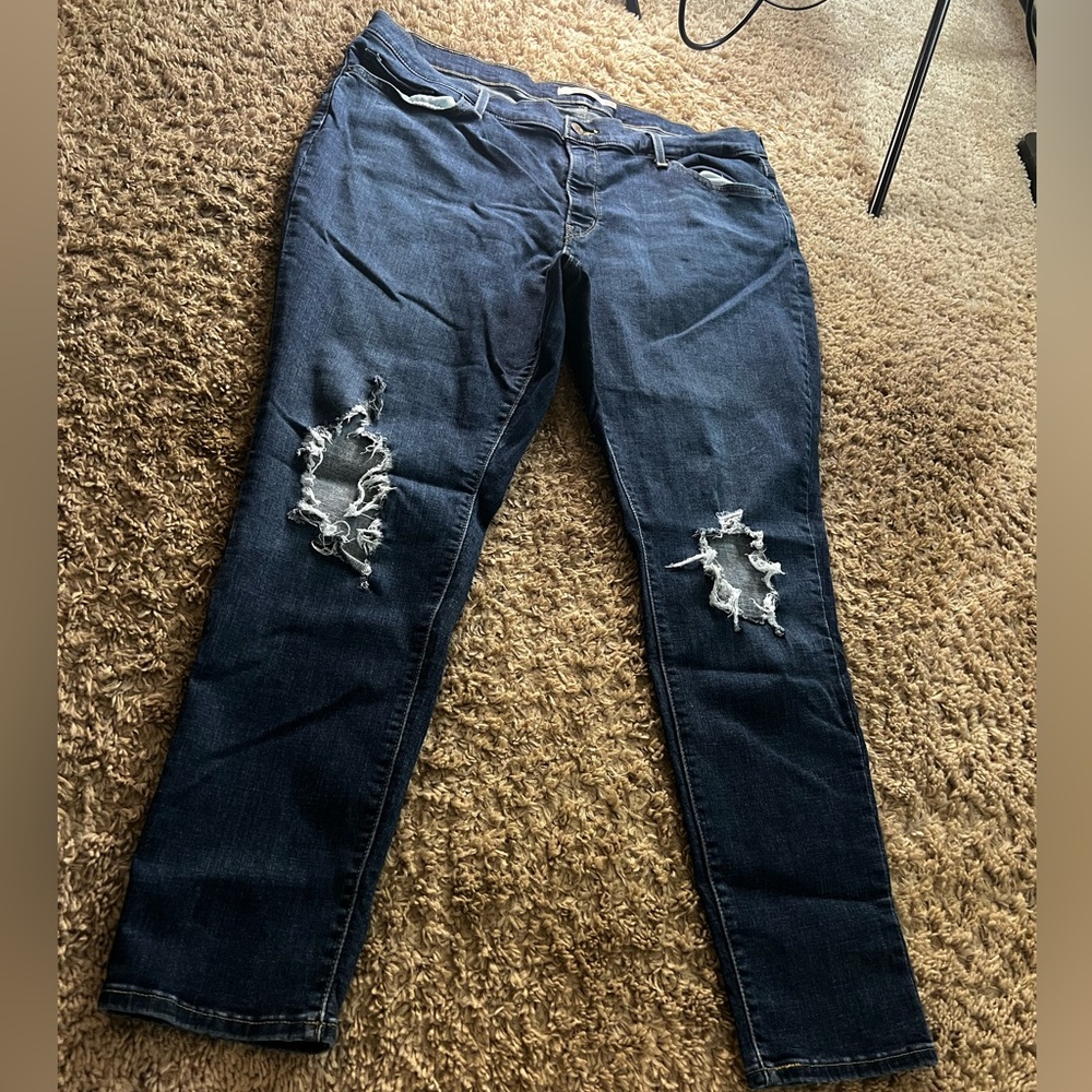Levi Skinny Ripped Jeans